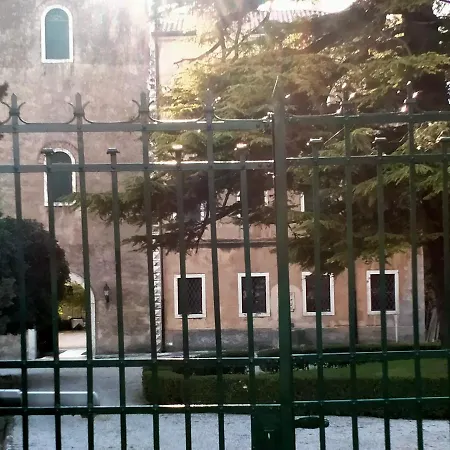 Aurora Bed & Breakfast 3*